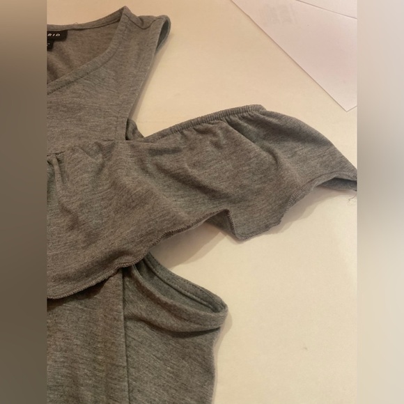 Torrid Woman’s Gray Cold Shoulder Dress Size 1 - Picture 6 of 8